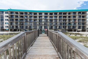 Property grounds - Beachfront condo with Gulf views, pool, & private balcony - near Navarre Pier (Navarre Beach)