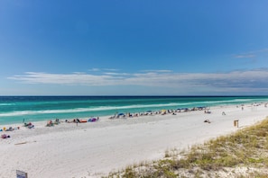 Beach - Seaside home w/ WiFi, ocean views, shared pool, & plenty of room (Inlet Beach)