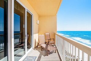 Property grounds - High-rise condo with pool & ocean views - walk to the beach (Panama City Beach)