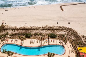 Pool - High-rise condo with pool & ocean views - walk to the beach (Panama City Beach)