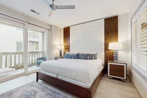 3 bedrooms, WiFi, bed sheets - Modern condo with pool, hot tub, gym, wrap-around balcony, & AC (Inlet Beach)