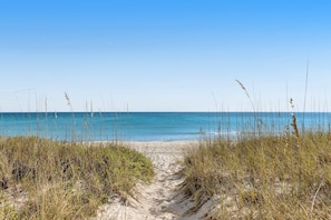 On the beach - Beachfront, multi-level home with amazing views - close to everything (Navarre Beach)