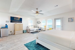 3 bedrooms, iron/ironing board, WiFi, bed sheets - Beachfront, multi-level home with amazing views - close to everything (Navarre Beach)