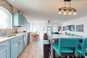 Fridge, microwave, oven, stovetop - Beachfront, multi-level home with amazing views - close to everything (Navarre Beach)