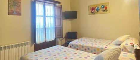 5 bedrooms, travel crib, WiFi, bed sheets