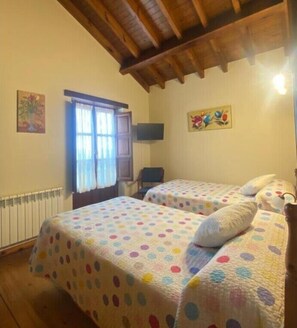 5 bedrooms, travel crib, WiFi, bed sheets - Casa la Xana for 10 people petfriendly with wifi and barbecue (Priede)