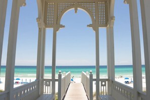 On the beach - Gulf-front home with breathtaking views in gated Carillon Beach community (Panama City Beach)