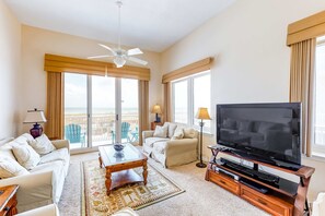 Een televisie, een dvd-speler en een kantoor