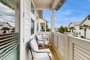 Property grounds - Luxury Prominence Gulf Escape with pool - walk to dining & shops (Rosemary Beach)