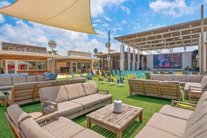 Property grounds - Luxury Prominence Gulf Escape with pool - walk to dining & shops (Rosemary Beach)