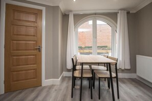 Dining room - Charming 2-bedroom Apartment in Central Kingston Upon Thames (Kingston Upon Thames)