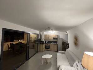 TV - Apartment 'Chez Valérie' with Sea View, Balcony and Air Conditioning (Grosseto-Prugna)