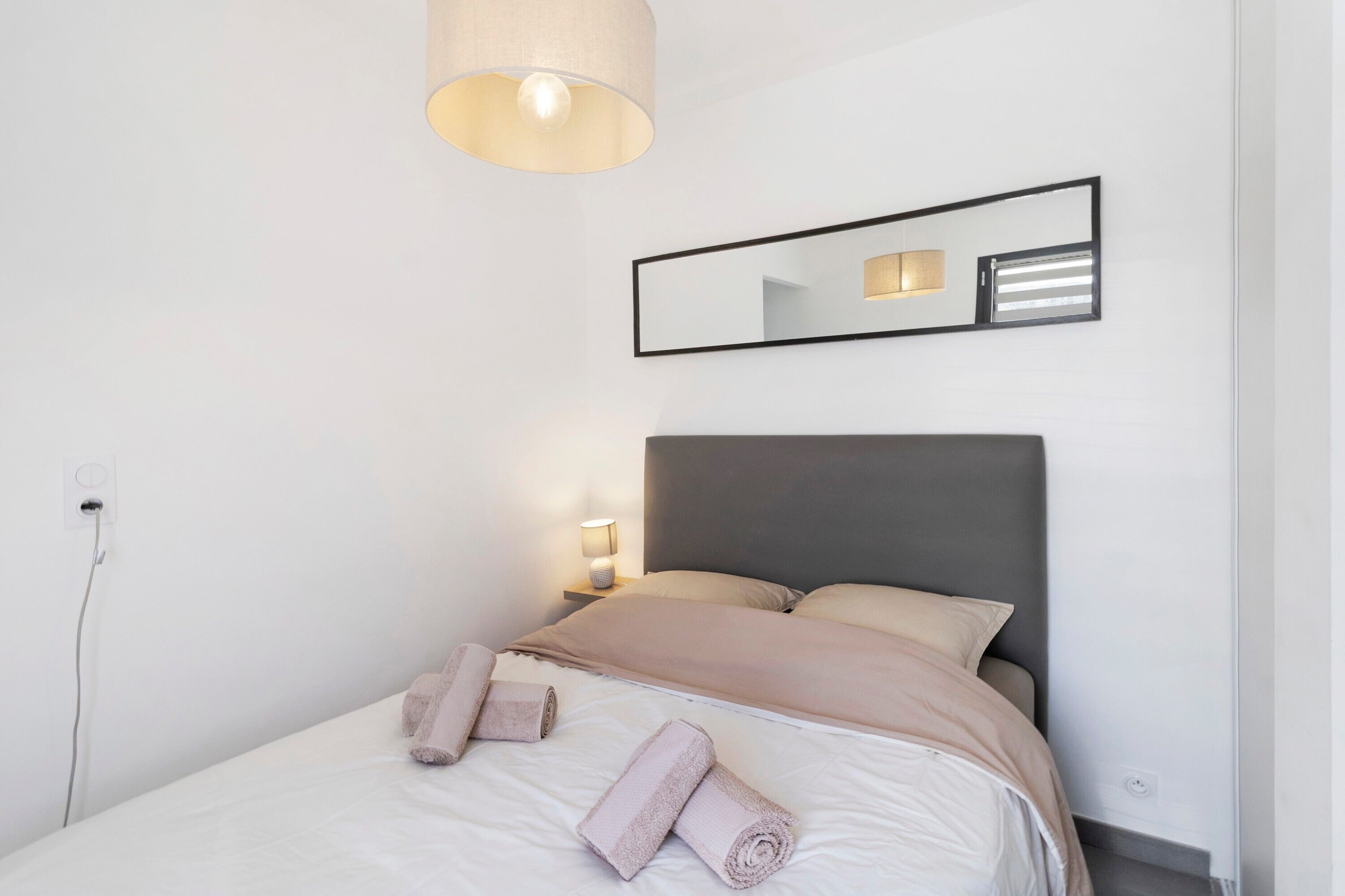 1 chambre, fer et planche à repasser, draps fournis