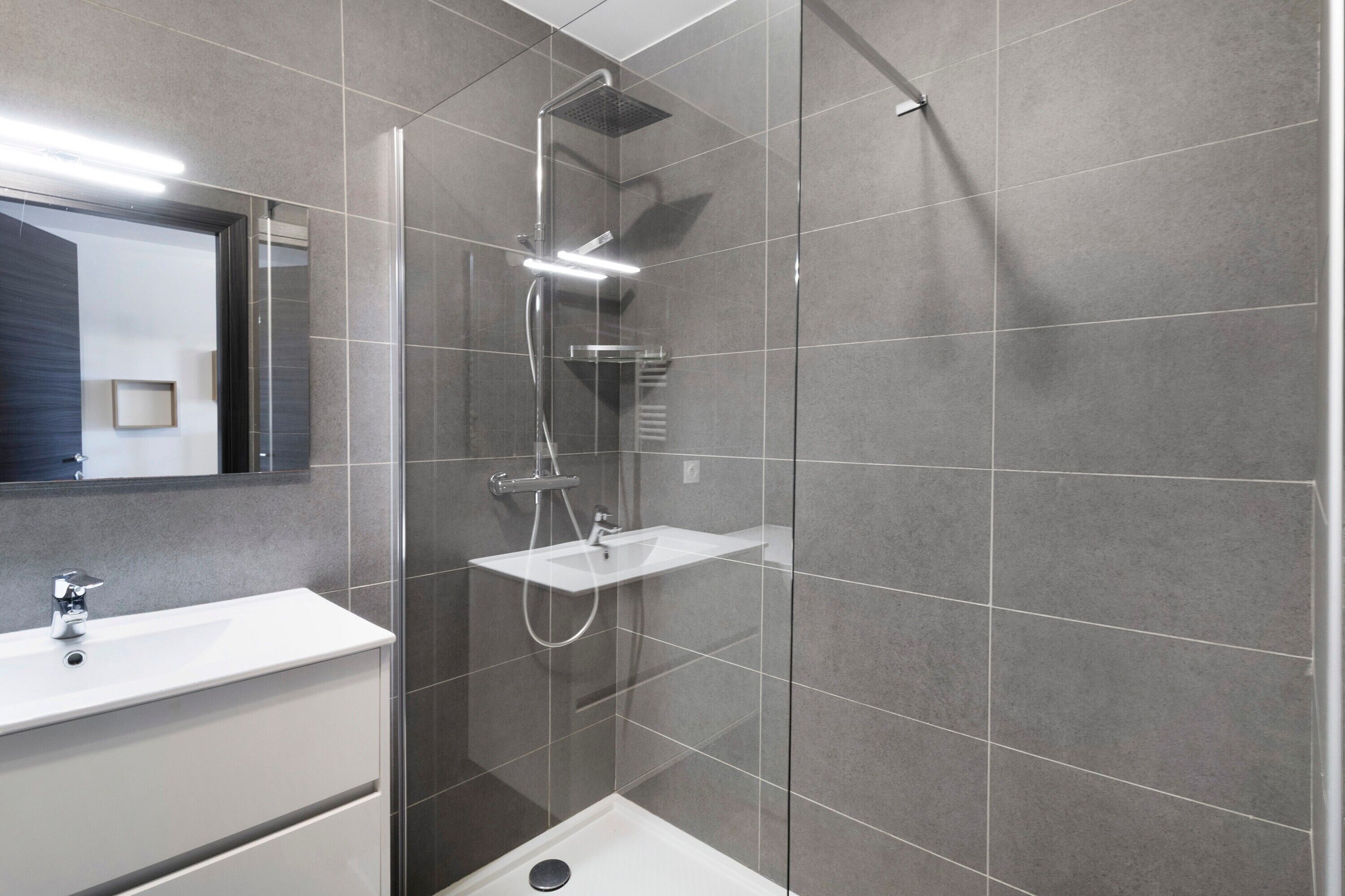 Shower, towels