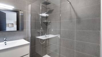 Shower, towels