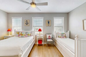 4 bedrooms, iron/ironing board, WiFi, bed sheets - 4BR Home | Steps to Beach | Pet Friendly | Pool | Bikes (Seacrest)