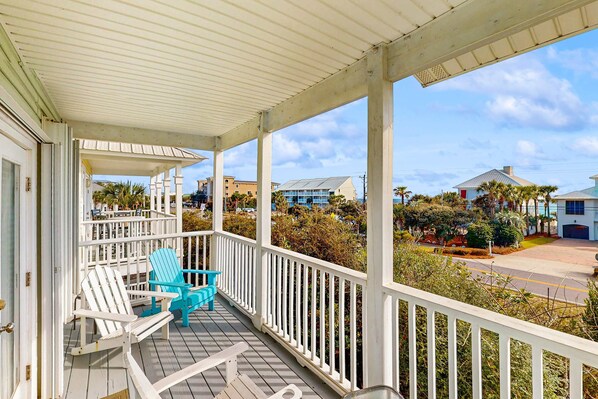 Property grounds - 4BR Home | Steps to Beach | Pet Friendly | Pool | Bikes (Seacrest)