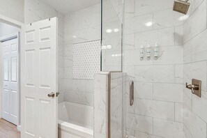 Shower, towels - 4BR Home | Steps to Beach | Pet Friendly | Pool | Bikes (Seacrest)