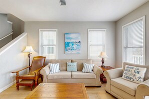 TV, DVD player, offices - 4BR Home | Steps to Beach | Pet Friendly | Pool | Bikes (Seacrest)