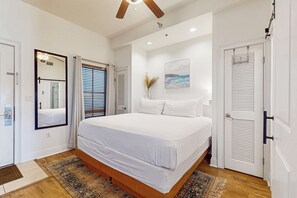 1 bedroom, WiFi, bed sheets - Gorgeous coastal home with plenty of space shared pool and easy beach access (Panama City Beach)