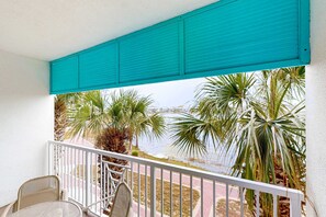 Property grounds - Lakefront resort condo with heated outdoor pool, hot tub, balcony, lake views (Panama City Beach)