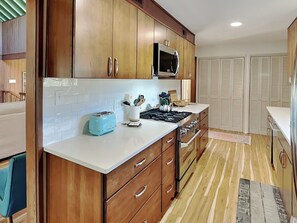 Unclassified image, 5 of 45, button