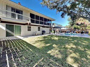 Unclassified image, 3 of 45, button