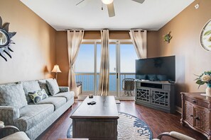 TV, DVD player, offices - Charming Gulf-front condo with pools, gym & beach access - near restaurants (Panama City Beach)