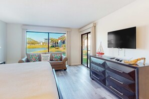 2 bedrooms, iron/ironing board, WiFi, bed sheets - Golf lover's getaway with pool & hot tub, open layout, smart TVs, & full kitchen (Panama City Beach)