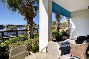 Terrace/patio - Lakefront, ground-floor condo with pools & hot tubs - walk to the beach (Panama City Beach)