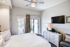 1 bedroom, iron/ironing board, WiFi - Lakefront, ground-floor condo with pools & hot tubs - walk to the beach (Panama City Beach)
