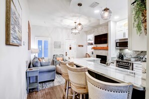 Interior - Lakefront, ground-floor condo with pools & hot tubs - walk to the beach (Panama City Beach)
