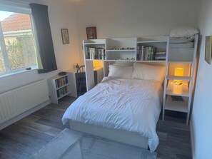 2 dormitorios, tabla de planchar con plancha, wifi gratis y ropa de cama