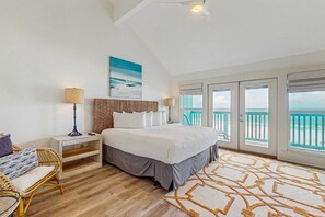 2 bedrooms, iron/ironing board, WiFi, bed sheets - Beautiful beachfront townhome, large deck and beach access (Panama City Beach)