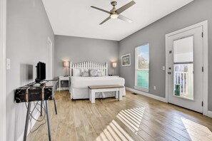 3 bedrooms, WiFi, bed sheets - Gorgeous beach house with private outdoor living & shared pool (Santa Rosa Beach)