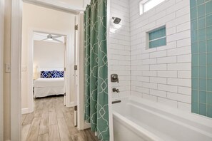 Shower, towels - Gorgeous beach house with private outdoor living & shared pool (Santa Rosa Beach)