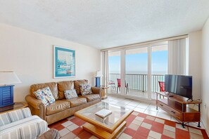 TV, DVD player, offices - Bright waterfront condo in a gated resort with pools, tennis courts, & gym (Panama City Beach)