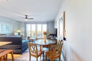 Interior - Cozy condo with private balcony, shared pool & beach access (Panama City Beach)