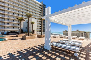 Outdoor dining - Inviting waterfront condo with pool, hot tub, beach access, balcony, & W/D (Panama City Beach)