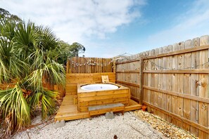 Outdoor spa tub - Charming cottage with enclosed yard, patio, private hot tub & washer/dryer (Panama City Beach)