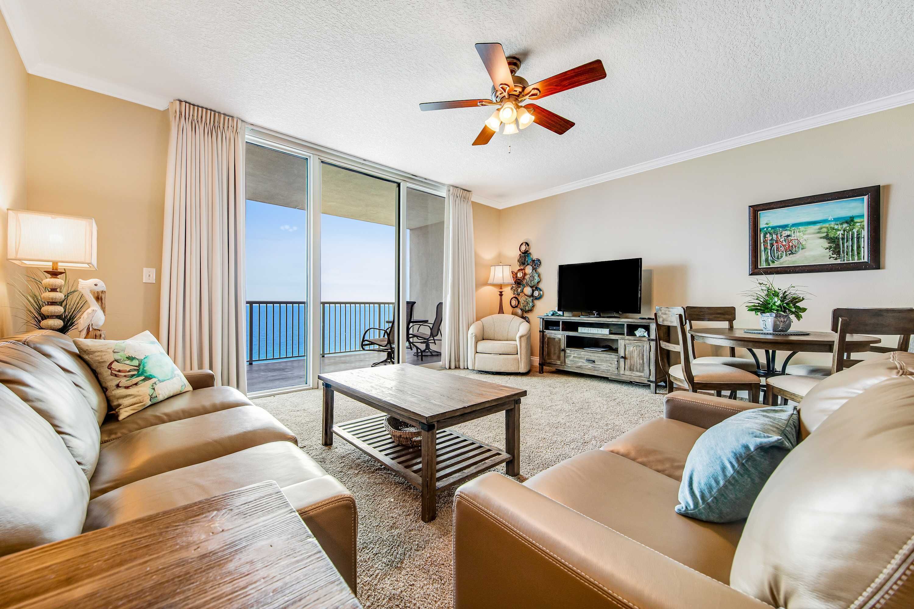 Una televisión, un reproductor de DVD, una oficina