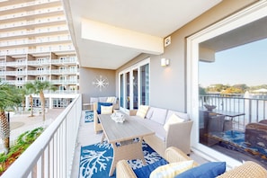 Property grounds - Condo w/Shared Hot Tub and Pools, High-Speed Wifi, & Lake View - Close to Beach (Panama City Beach)