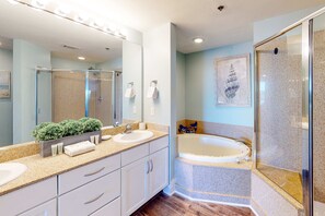 Shower, hair dryer, towels - Condo w/Shared Hot Tub and Pools, High-Speed Wifi, & Lake View - Close to Beach (Panama City Beach)