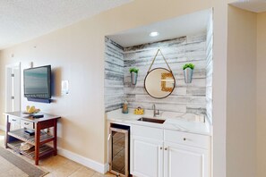 Interior - 21st-floor condo in Gulf-front resort with pool, hot tub, washer/dryer, & AC (Panama City Beach)