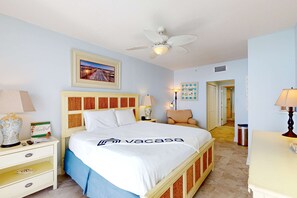 2 bedrooms, iron/ironing board, WiFi, bed sheets - 21st-floor condo in Gulf-front resort with pool, hot tub, washer/dryer, & AC (Panama City Beach)