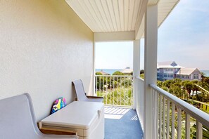 Property grounds - Fourth-floor, Caribbean corner condo with ocean views, pool, & hot tub (Santa Rosa Beach)