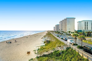 Beach nearby - Updated Gulf view condo with resort pool, hot tub, gym & beach bar (Miramar Beach)
