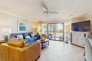 TV, offices - Lakefront condo near the beach with shared pool & two balconies - snowbird friendly (Miramar Beach)
