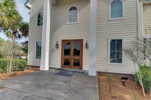 Exterior - Dog-friendly coastal haven with premium beach perks & resort indulgence (Santa Rosa Beach)