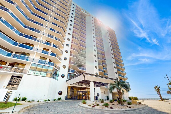 Exterior - Beautiful Gulf-front retreat w/central AC, shared pool & hot tub, free WiFi, (Miramar Beach)